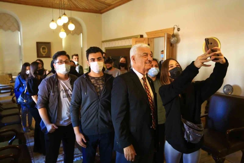 Büyükşehir, öğrencilere 4 ayda, 408 bin 500 TL destek verdi
