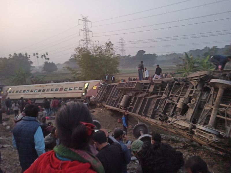 Hindistan’daki tren kazasında can kaybı 9’a yükseldi
