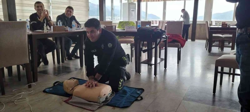 Marmaris trafik polislerine ilk yardım eğitimi verildi
