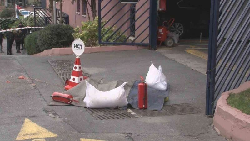 31 katlı plazanın 10. katından kendini boşluğa bıraktı
