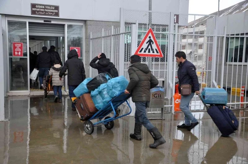 Esendere Sınır Kapısı tekrar geçişlere açıldı
