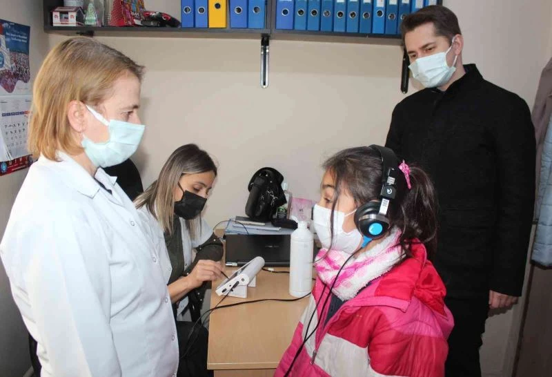 Alaşehir’de öğrencilere işitme testi yapılmaya başlandı
