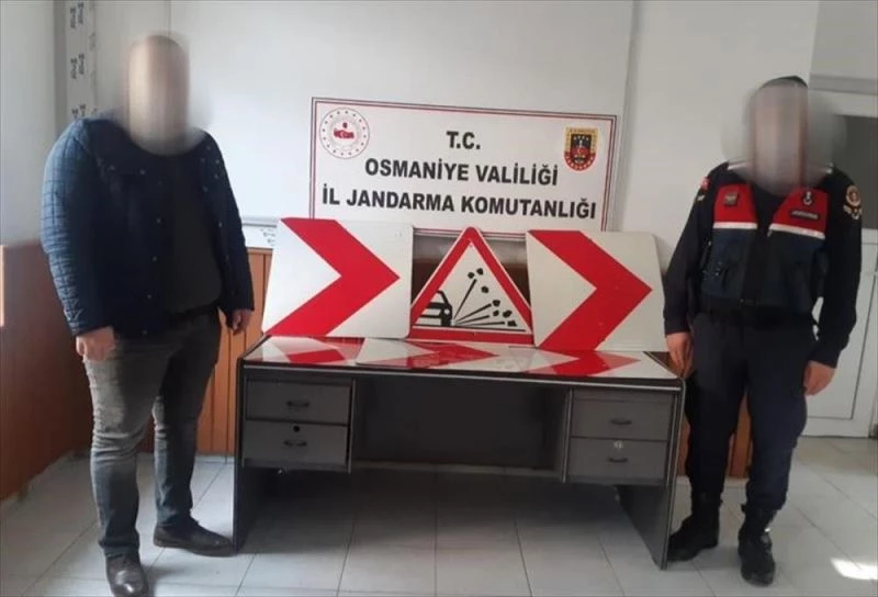 Osmaniye’de trafik işaret levhalarını çalan zanlı yakalandı