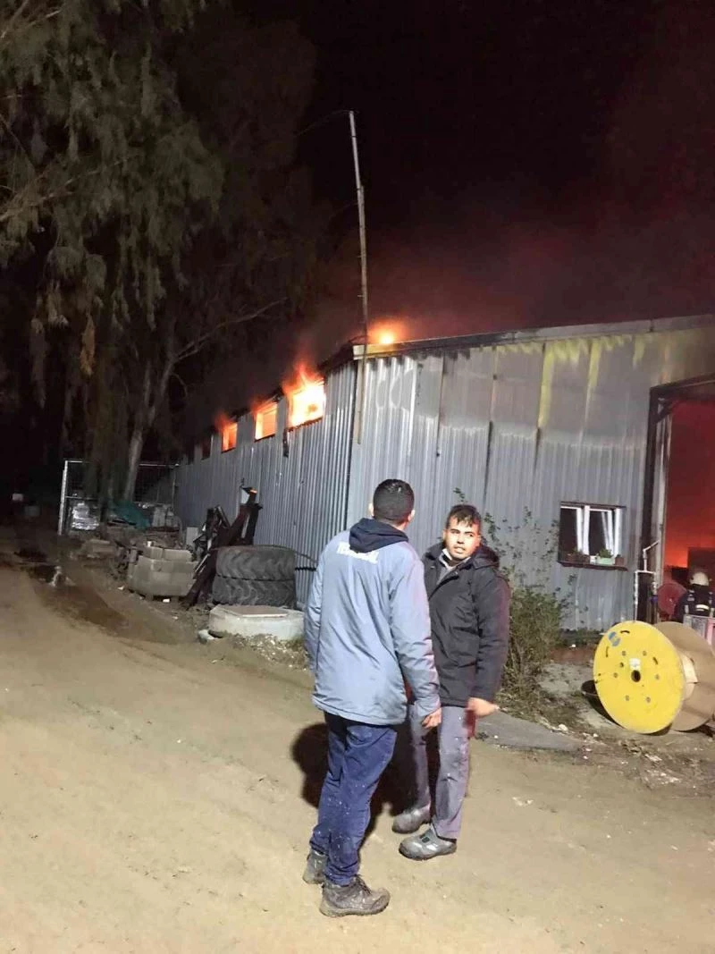 5 yıldızlı otelin marangoz atölyesi alevlere teslim oldu
