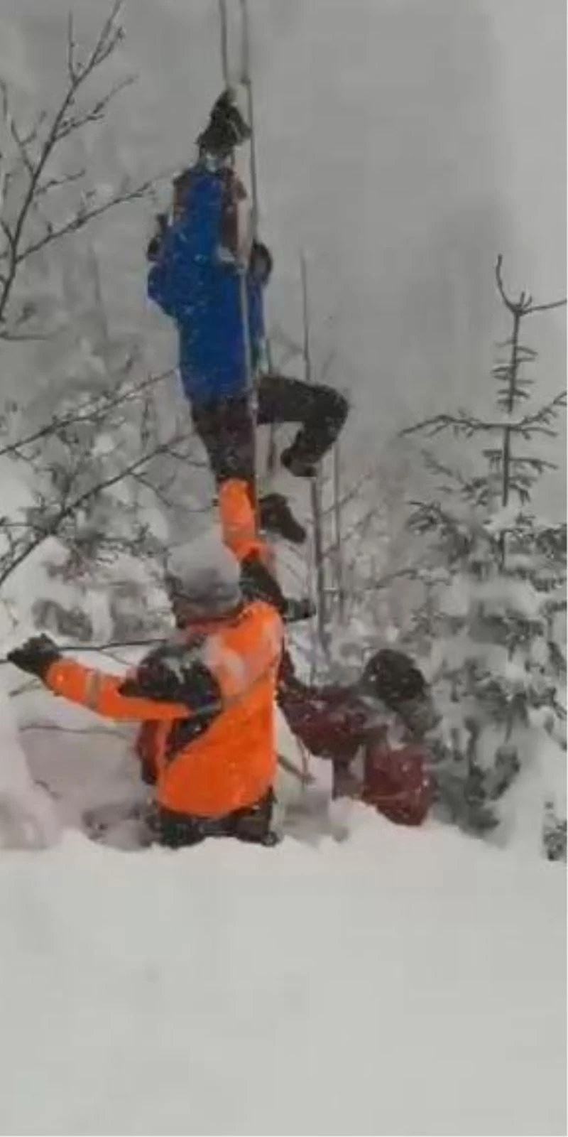 Kayak merkezinde telesiyejde mahsur kalan 6 kişi kurtarıldı
