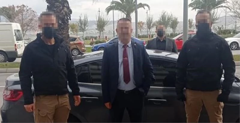 Sahte tuğgeneral ve yüzbaşı, 5 kişiyi dolandırmak üzereyken yakalandı
