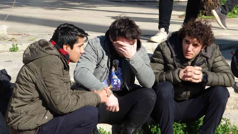 Arkadaşları kazada yaralanan genç, uzun süre kazanın şokundan çıkamadı
