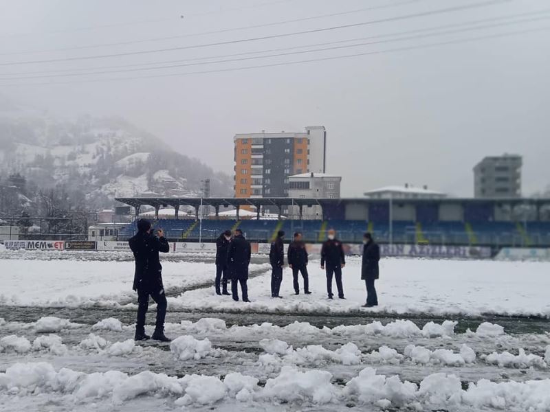 Artvin’de kar yağışı nedeniyle 3. Lig maçı ertelendi
