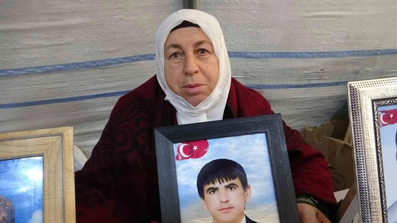 Evlat nöbetindeki anne: “Oğlum bu yıl hiç rüyama girmedi, dayanamıyorum”
