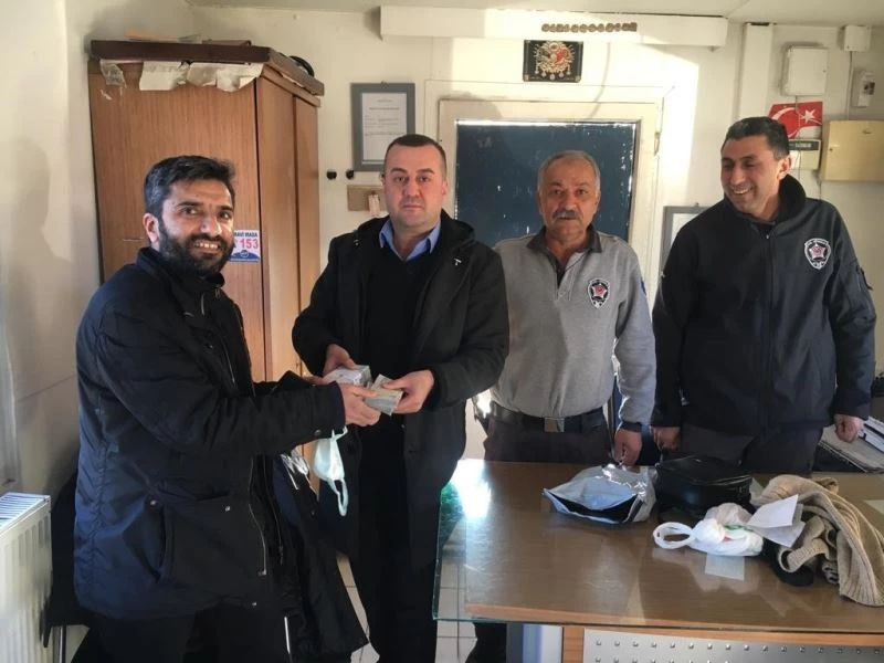 Ankara’da otobüs şoföründen örnek davranış
