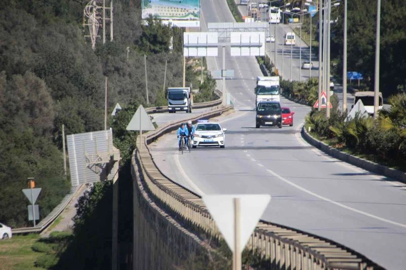 İzledikleri filmden etkilenip yola koyuldular
