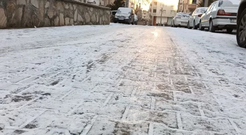 Araçların buzla imtihanı
