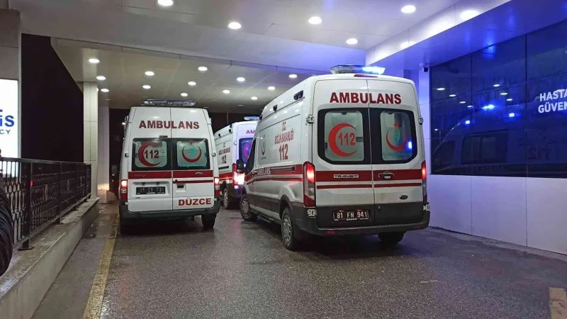 Alkol aldıkları sırada bıçaklandılar
