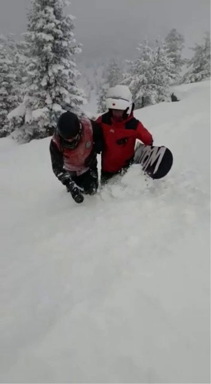 Kartalkaya’da kaybolan tatilciyi JAK ekipleri kurtardı
