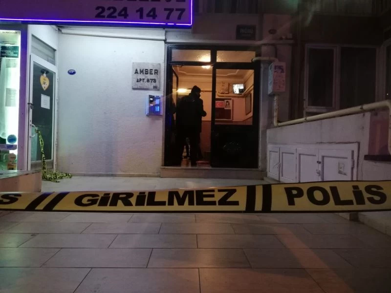 İzmir’de trans birey yaşadığı binanın girişinde ölü bulundu
