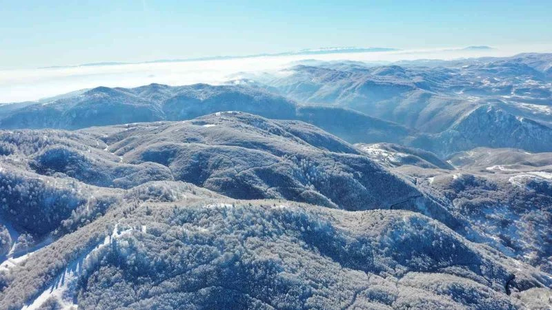 İki kayak merkezinin zirvesi tek karede buluştu
