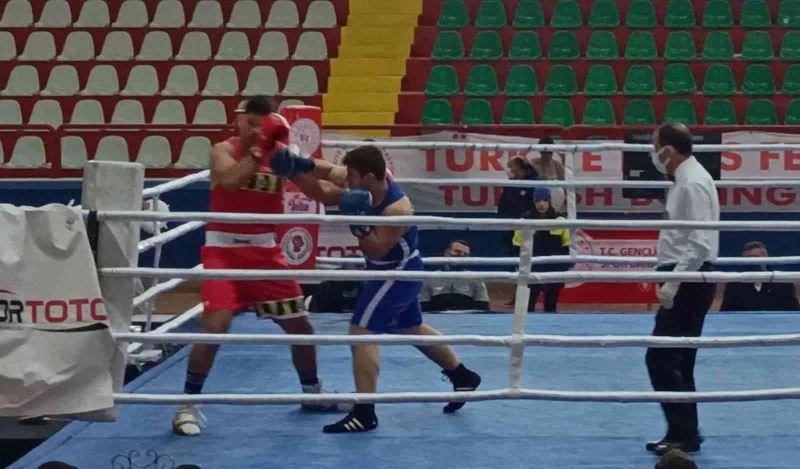 Boksta Sacit Topuz Türkiye ikincisi oldu
