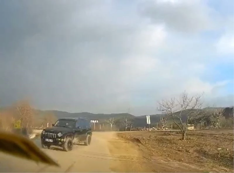 Cipin otomobil ile çarpışmasına metreler kaldı, bu anlar kameralara yansıdı
