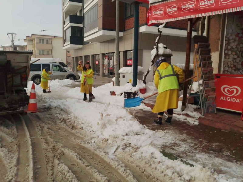Safranbolu Belediyesi buzlanmaya karşı çalışmalarını sürdürüyor
