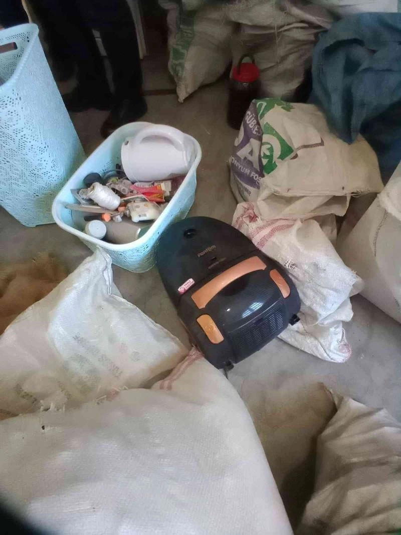 Evde ne bulduysa çalmış
