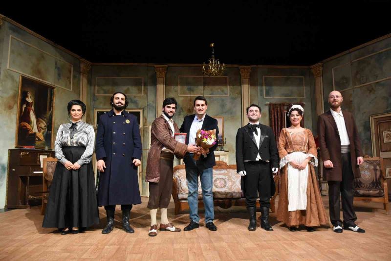 Tarsus Şehir Tiyatrosu, ’Çehov Vodvil’ oyunuyla Aksaraylı izleyicilerle buluştu
