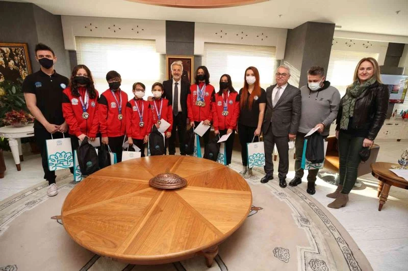 Nilüferli yüzücüler başarılarıyla gururlandırdı
