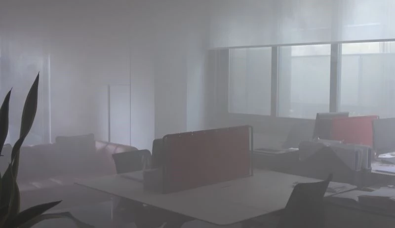 İş merkezindeki buzdolabında çıkan yangın korkuttu
