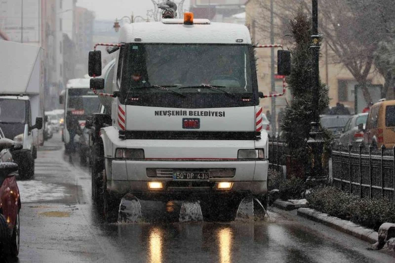 Nevşehir caddeleri solisyonla yıkanıyor
