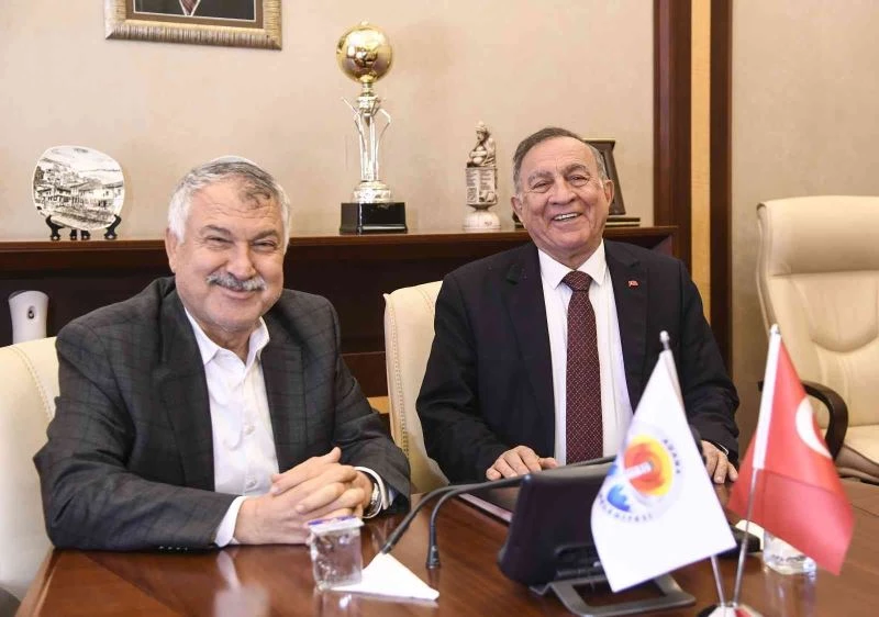 Kent Meydanı Projesi Büyükşehir’e devredildi
