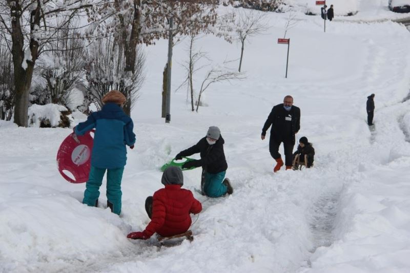 Düzce’de kar nedeniyle okullar yarın tatil
