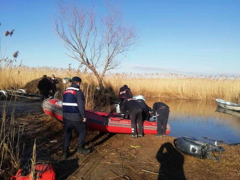 Manyaslı balıkçının gölde aranmasına devam ediliyor
