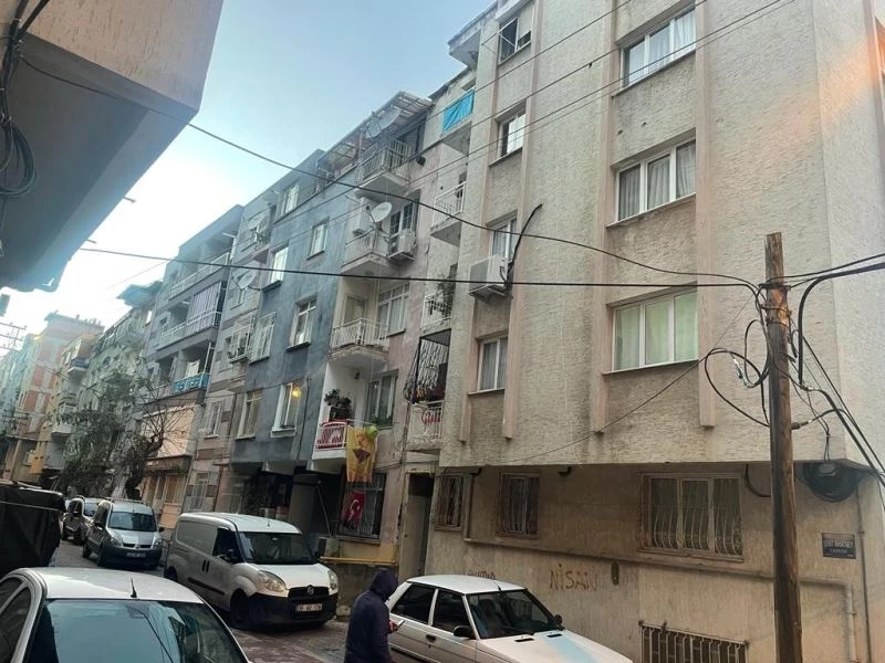 7 katlı binanın çatısından havalandırma boşluğuna düşen çocuk ağır yaralandı
