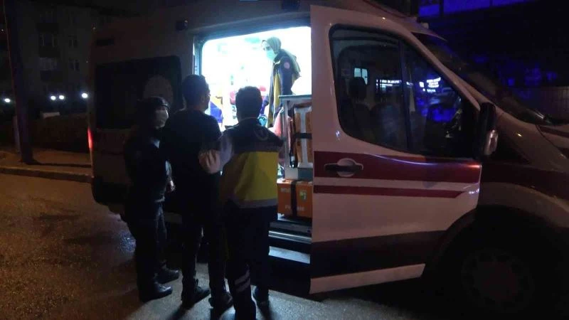 Karısıyla tartıştı, baba evine gidip kendini bıçakladı
