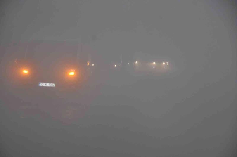 Yüksekova’da sisten dolayı sürücüler ilerlemekte zorlandı
