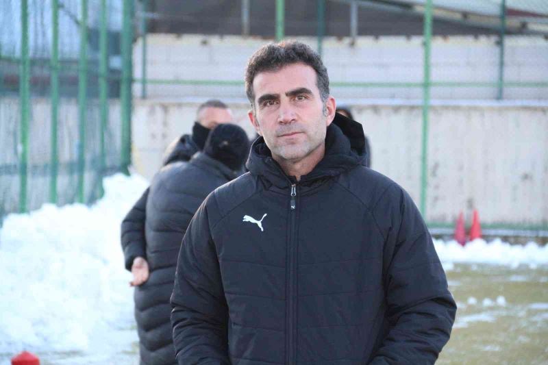Sivas Belediyespor’da teknik direktör Yusuf Tokuş ilk idmanına çıktı
