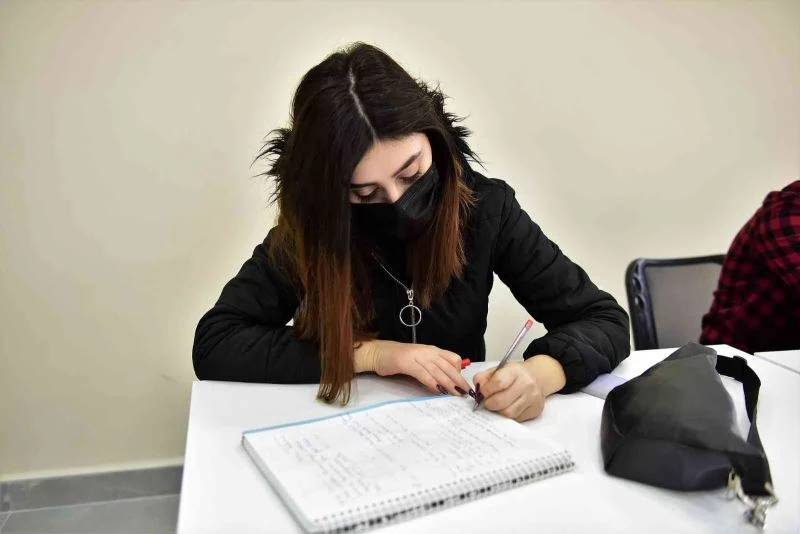 Bu kurslar gençleri meslek sahibi yapıyor
