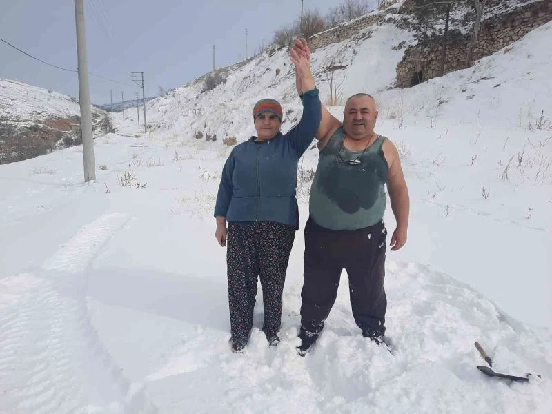  Eksi 10 derecelik soğuk ve karlı havada öyle bir şey yaptı ki
