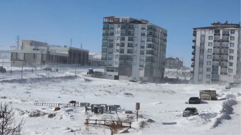 Besni’de kar yağışı yerini tipiye bıraktı
