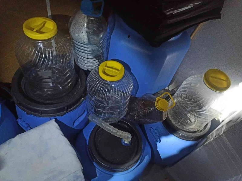 3 ilde eş zamanlı operasyon: Yabancı uyruklu kadınları zorla çalıştıran 15 şüpheli yakalandı
