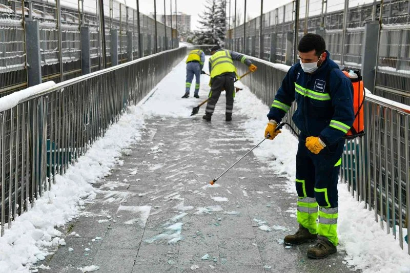 Başkentte kar ve buzla mücadelede “BELÇÖZ” başrolde
