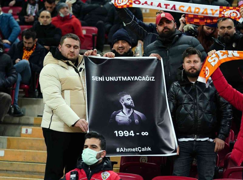 Galatasaray - Kasımpaşa maçında Ahmet Çalık unutulmadı