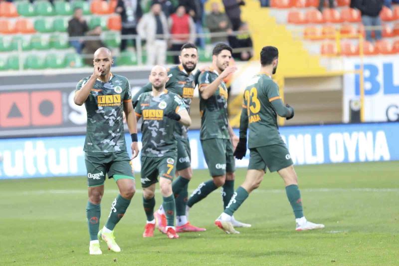 Spor Toto Süper Lig: Alanyaspor: 2 - Hatayspor: 0 (İlk yarı)

