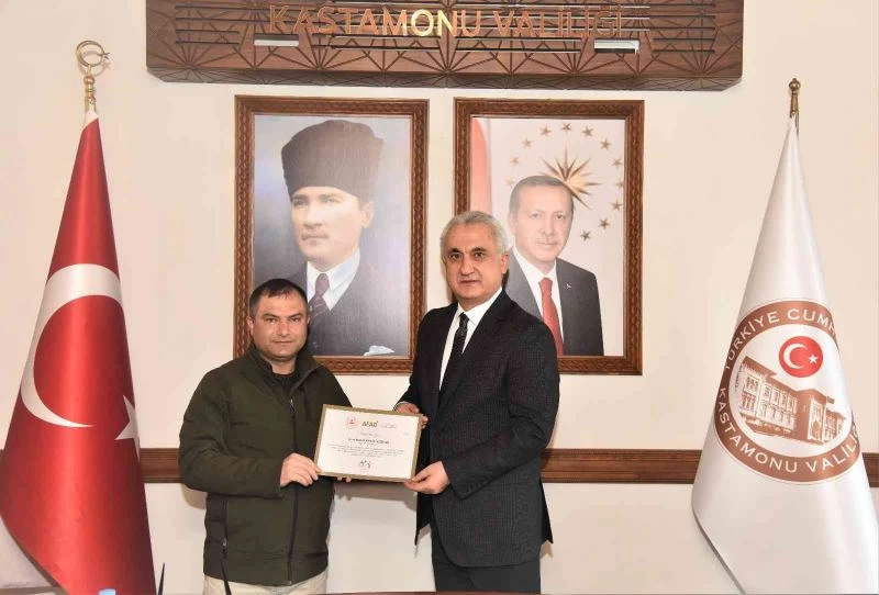 Afet bölgesinde görev alan İHA muhabirlerine teşekkür belgesi
