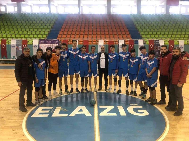 Hentbolda şampiyonlar Elazığ’dan
