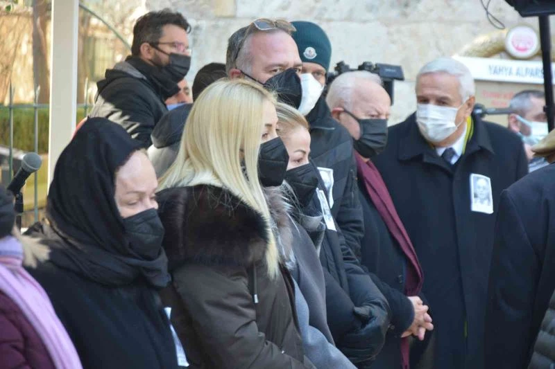 Flash TV’nin sahibi Ömer Göktuğ son yolculuğuna uğurlandı
