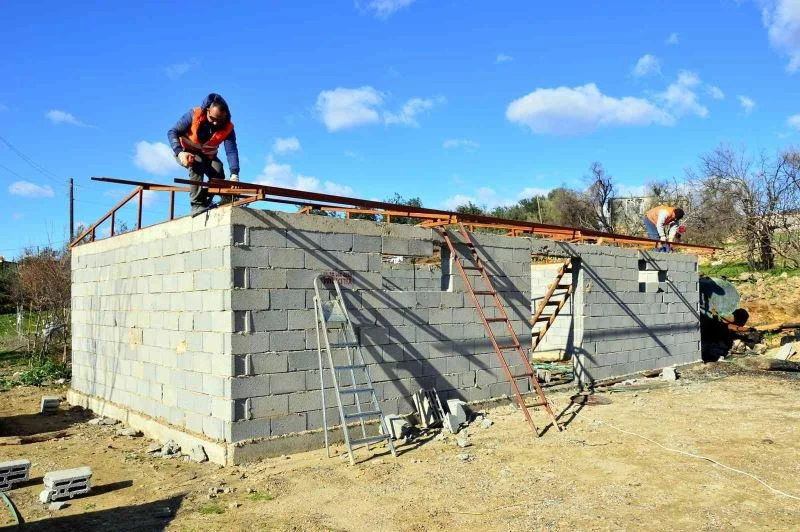 Manavgat Belediyesi’nden yangınzedelere 430 ahır
