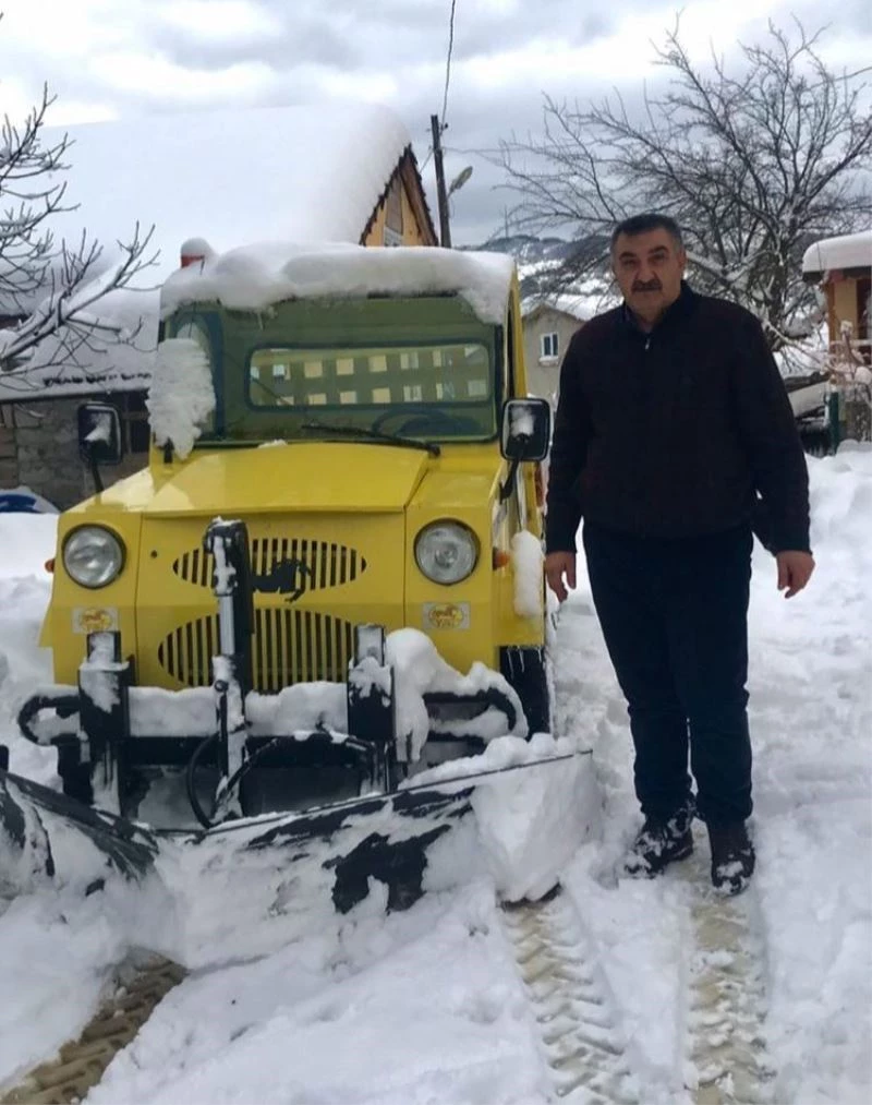 Bu da muhtarın kar küreme aracı
