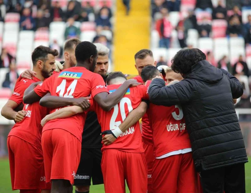 Sivasspor’da Erdoğan ve Cofie ceza sınırında
