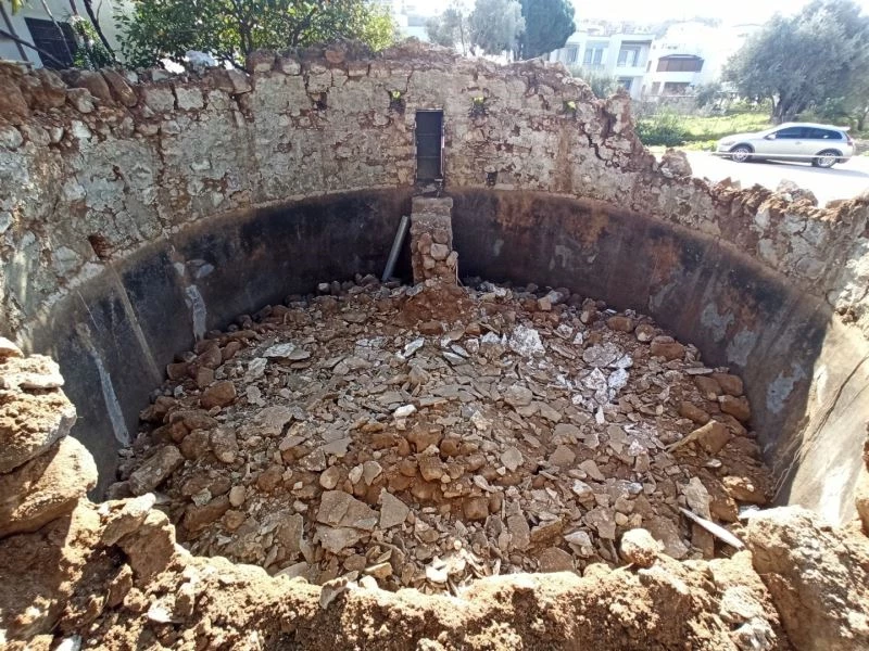 Yıkılan tarihi su sarnıcı için harekete geçtiler
