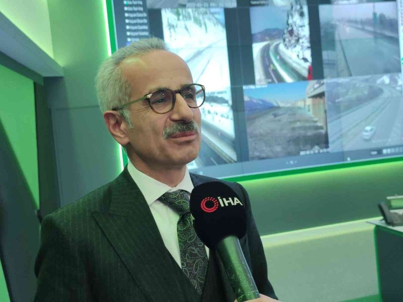 Karayolları Genel Müdürü Uraloğlu: “Bu akşamdan itibaren, çok çok zorunlu olmadıkça özellikle ağır taşıtların trafiğe çıkmamasını öneriyoruz”
